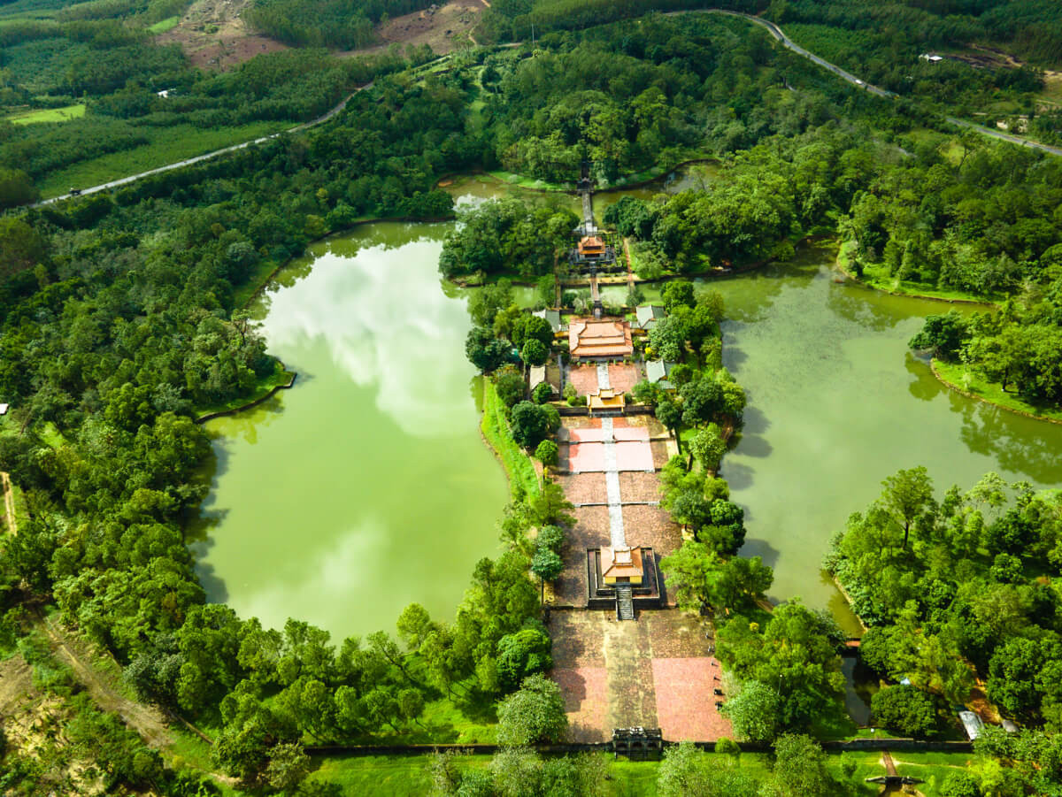 Lăng Minh Mạng khoác lên mình vẻ đẹp của sự thanh bình, tĩnh lặng và trang nghiêm (Nguồn: Sưu tầm)